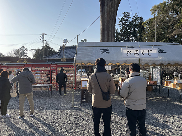 今年も近所のお天神様から。