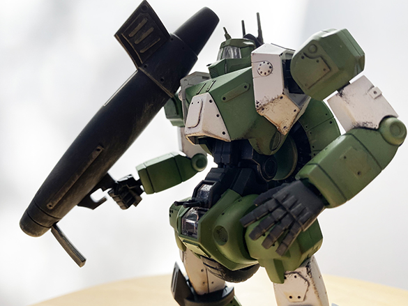 埃にまみれて働く重機なプラモデル。