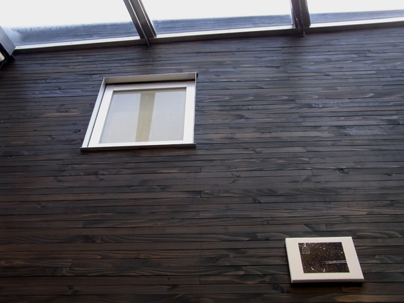 窓がふたつに。