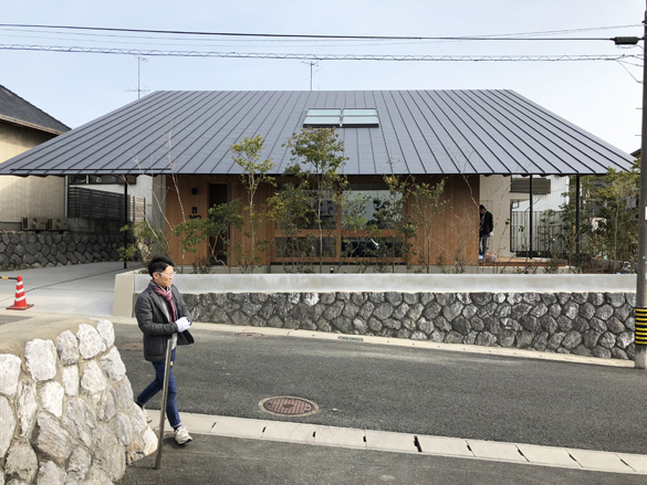 会長の目の前で。