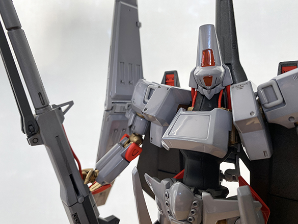 シルバーとグレーの”くくり”。