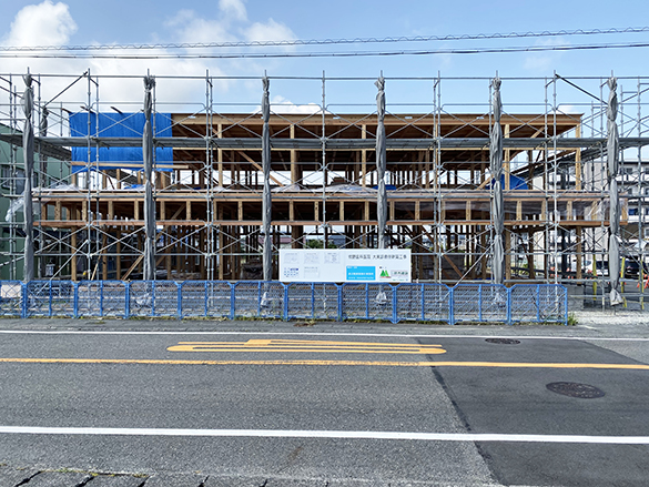 木造グリッドの診療所。