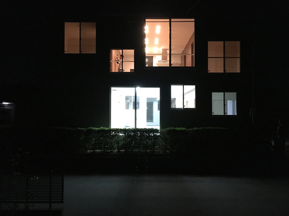 昼白色と電球色。