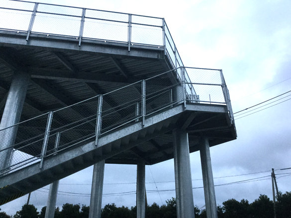 金網フェンス。